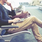 男性への誕生日プレゼント。20代彼氏や友達を大人に変身させてくれるアイテム特集