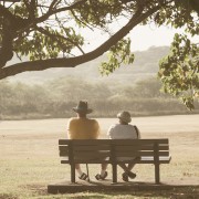 両親の結婚記念日に。夫婦二人を楽しませる、感動のプレゼントアイデア