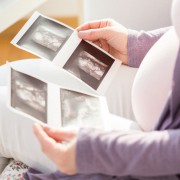 妊娠祝いにマタニティアルバムを。ずっと記念になる、かけがえのないプレゼント