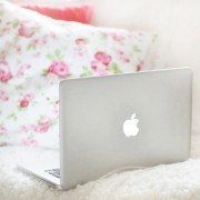 PCだってかわいらしく♡誕生日プレゼントに女子力高めOL愛用のパソコン