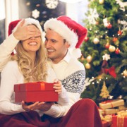 みんなのプレゼント事情を公開!恋人へのクリスマスプレゼントはいくらかける?