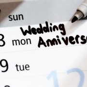 【一万円以内】両親の結婚記念日に二人で一緒に使えるものを贈ろう