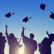 【卒業祝い】大学生へのプレゼントに選ぶ、新生活を応援するアイテム大特集