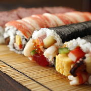 【世界のアニバーサリー】今年は恵方巻きならぬ「恵方飲み」で自分への褒美を。