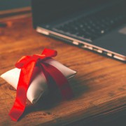 予算1500円のプレゼント。ちょっとしたお礼に最適、気軽に贈れるアイテムまとめ