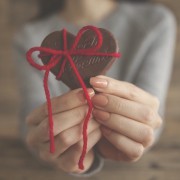 友達に贈るバレンタインプレゼント。しっかり喜ばれるおすすめギフトリスト