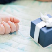 生後半年の赤ちゃんへ。プレゼントを贈って健やかな成長を願おう
