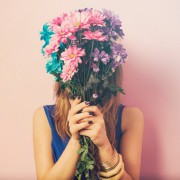春生まれの彼女へ、誕生日プレゼントは使えるパステルカラーのアイテムを。