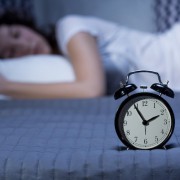 母の日には快眠グッズを。なかなか眠れない母に、健康的な暮らしをプレゼントしよう