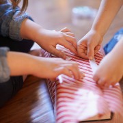 二人目の出産祝いには、お揃いで使える可愛いプレゼントを贈ろう!