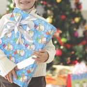 3歳向けクリスマスプレゼント特集。男の子に贈る、心と体を育むおもちゃ14選