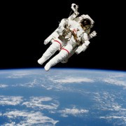 9月12日は宇宙の日。広い宇宙に想いを馳せる、神秘的なプレゼント