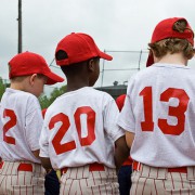 未来のスター選手へ。小学生の男の子に贈りたい、スポーツ用品のプレゼント