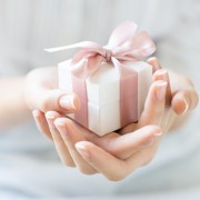 ママ友へ贈る引越し祝いのプレゼント。新居での生活を応援するおすすめギフト集