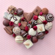 職場でわたすバレンタインチョコレート。相手別に選ぶおすすめスイーツリスト