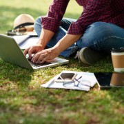 受験お疲れさま。彼氏へ贈る合格祝いのプレゼントは、大学生活で役立つものを!