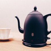 コーヒー党に贈りたい美品。こだわりのクラシックカフェケトルでドリップ上手に