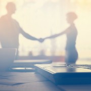 彼女の家族へ贈るプレゼント。“いい彼氏だね”と言われる贈り物は相手別で選ぼう