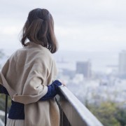 母の日にストールを贈ろう。1枚でパッと華やぐ、使えるアイテムカタログ