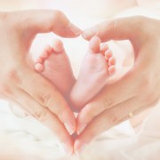 出産祝いのプチギフト15選。愛を感じるプレゼントを予算3000円以内で!