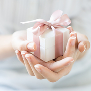 おしゃれな粗品でさりげない心遣いを。お祝いやお礼、手土産に喜ばれるプチギフト集