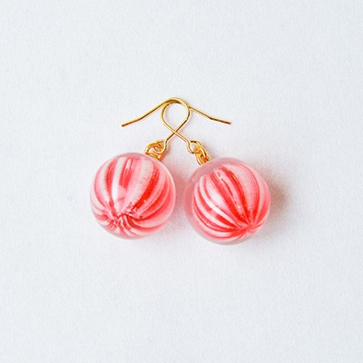 飴のピアス イチゴ玉